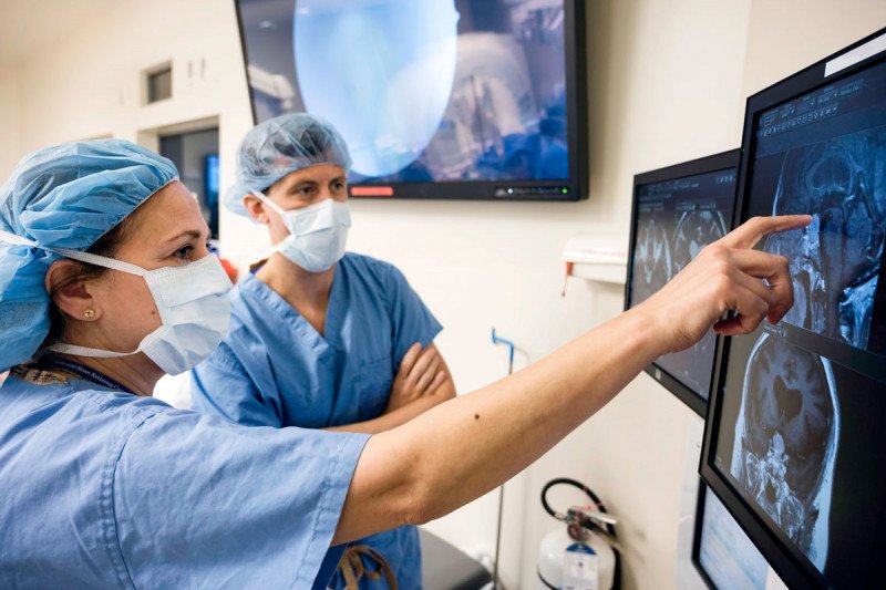 Brain Tumor Surgery – Minimally Invasive Tumor Removal with Neuro-Navigation